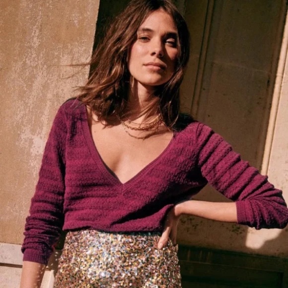 Sezane Gretha V-Neck Jumper Sweater in Plum Medium - Picture 2 of 13